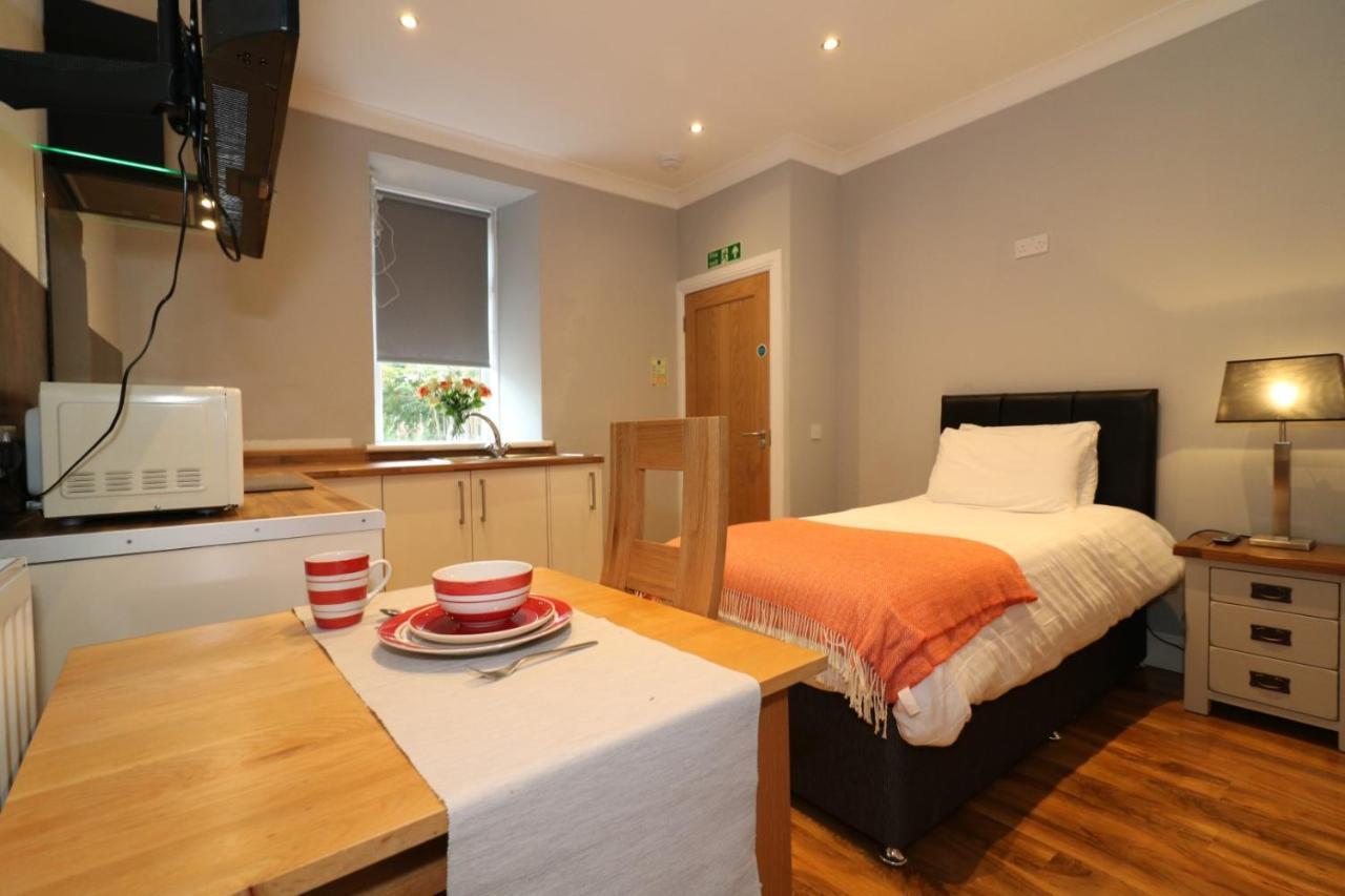 Signature - Linden Cottage Room 2 Airdrie Exterior foto